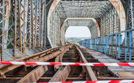 В Тюмени за 19,9 млн рублей разработают проект ремонта моста через Туру