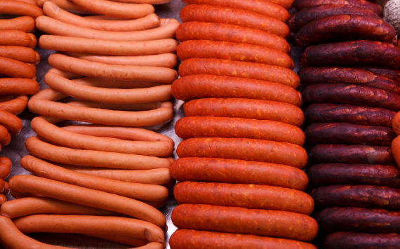 В Тюмени к осени спрогнозировали рост цен на колбасу, молоко и газировку