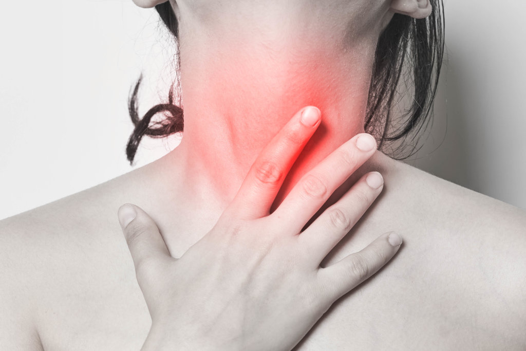 Эксперты дали советы по избавлению от боли в горле